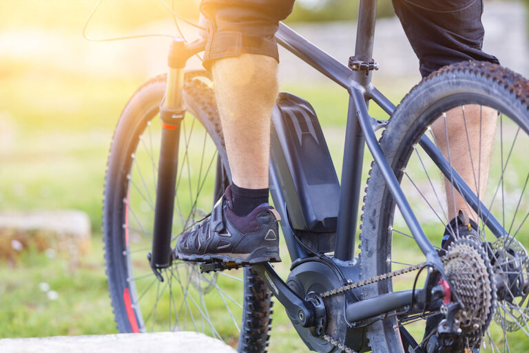 bicicleta eléctrica de montaña