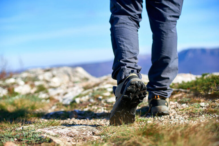 bota de montaña para hombre