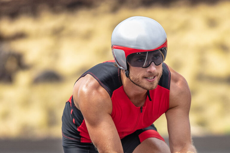casco de bicicleta con visera