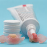 crema adhesiva para prótesis dentales