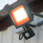 foco LED con detector de movimiento