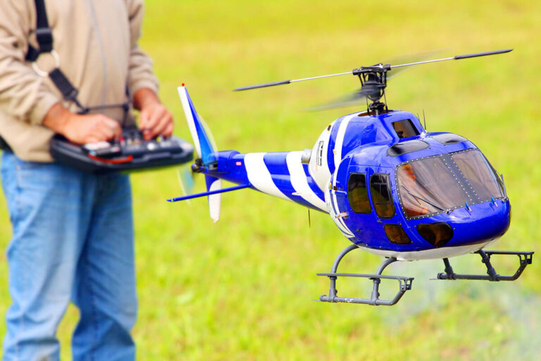 helicóptero teledirigido