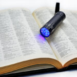 linterna UV