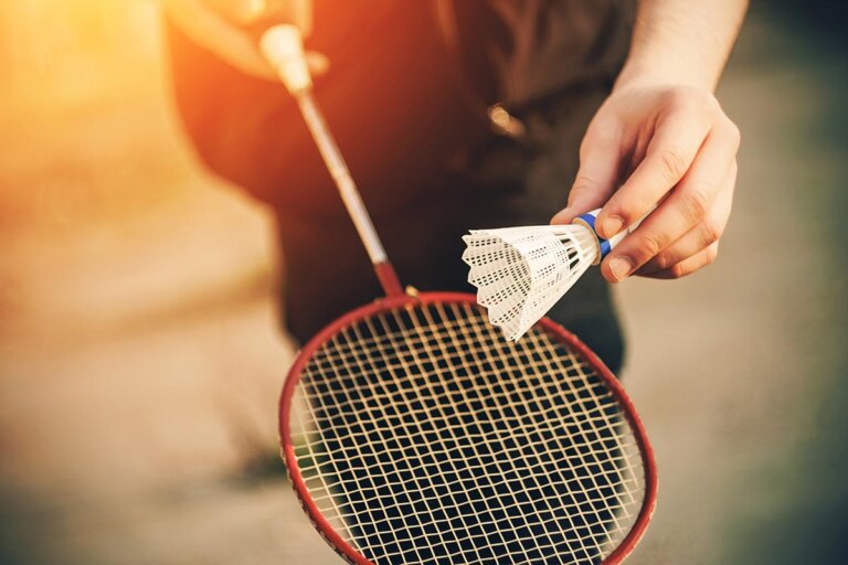 raqueta de bádminton